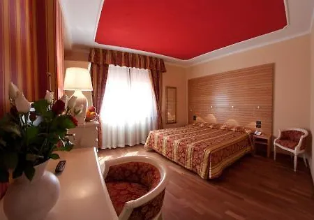 Hotel Cles Hotel 3*