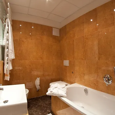 Hotel Cles Cles