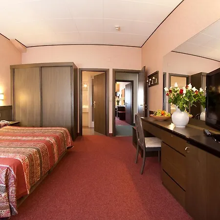 Hotel Cles 3*